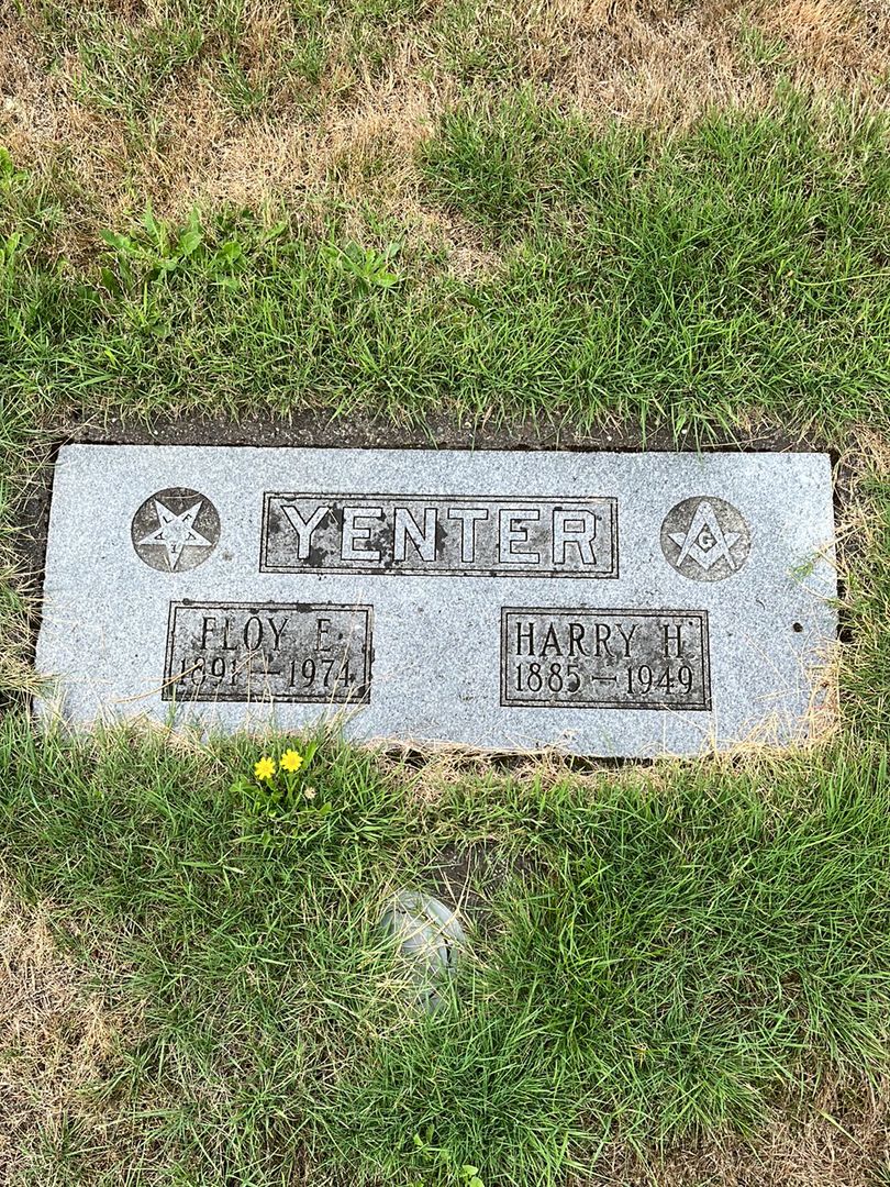 Harry H. Yenter's grave. Photo 1