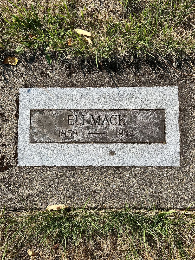 Eli Mack's grave. Photo 1