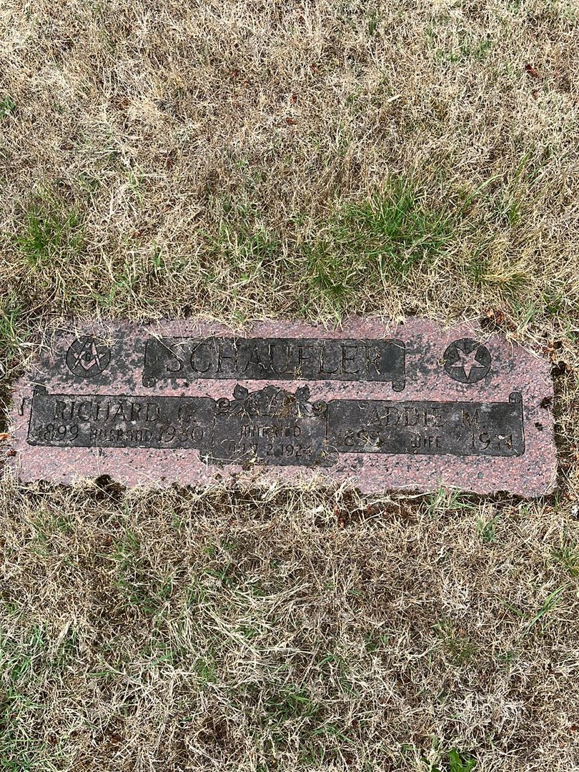 Doris M. Kaare's grave. Photo 1