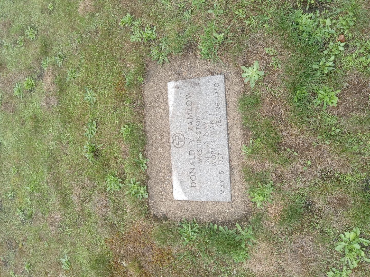 Donald V. Zamzow's grave. Photo 1