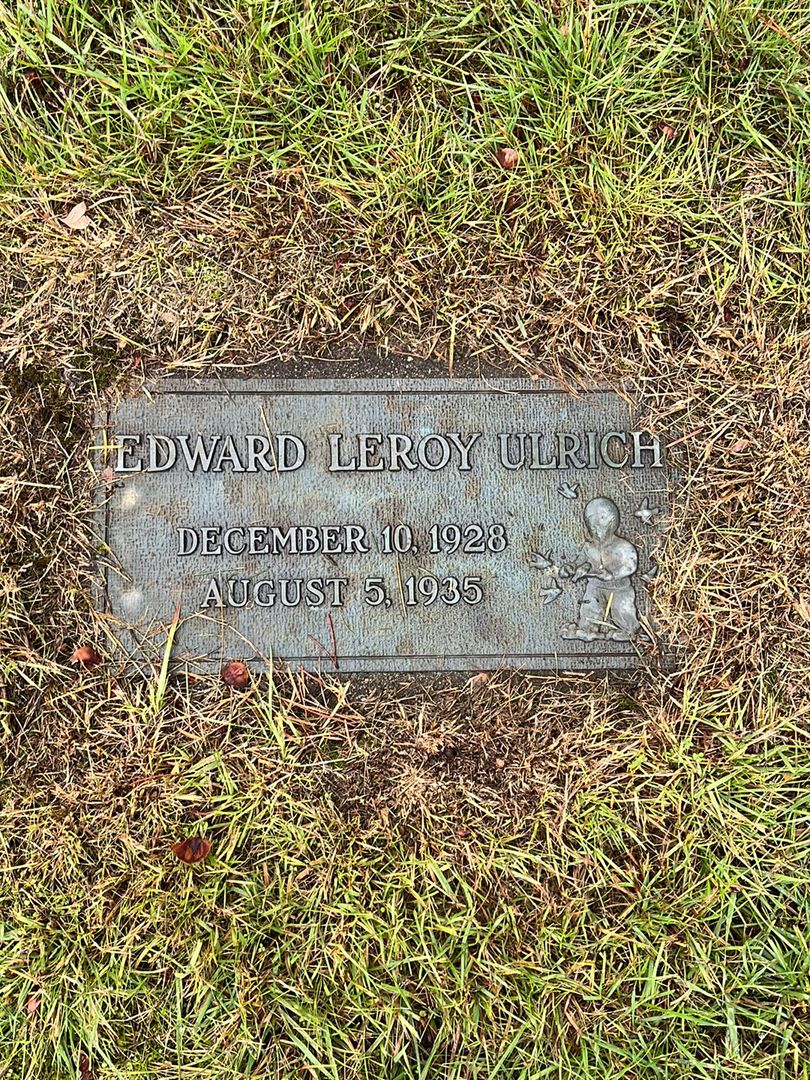 Edward LeRoy Ulrich's grave. Photo 1