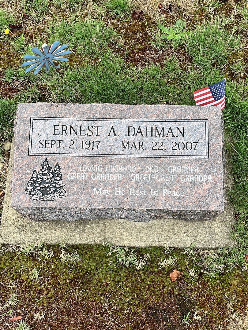 Ernest Dahman's grave. Photo 1