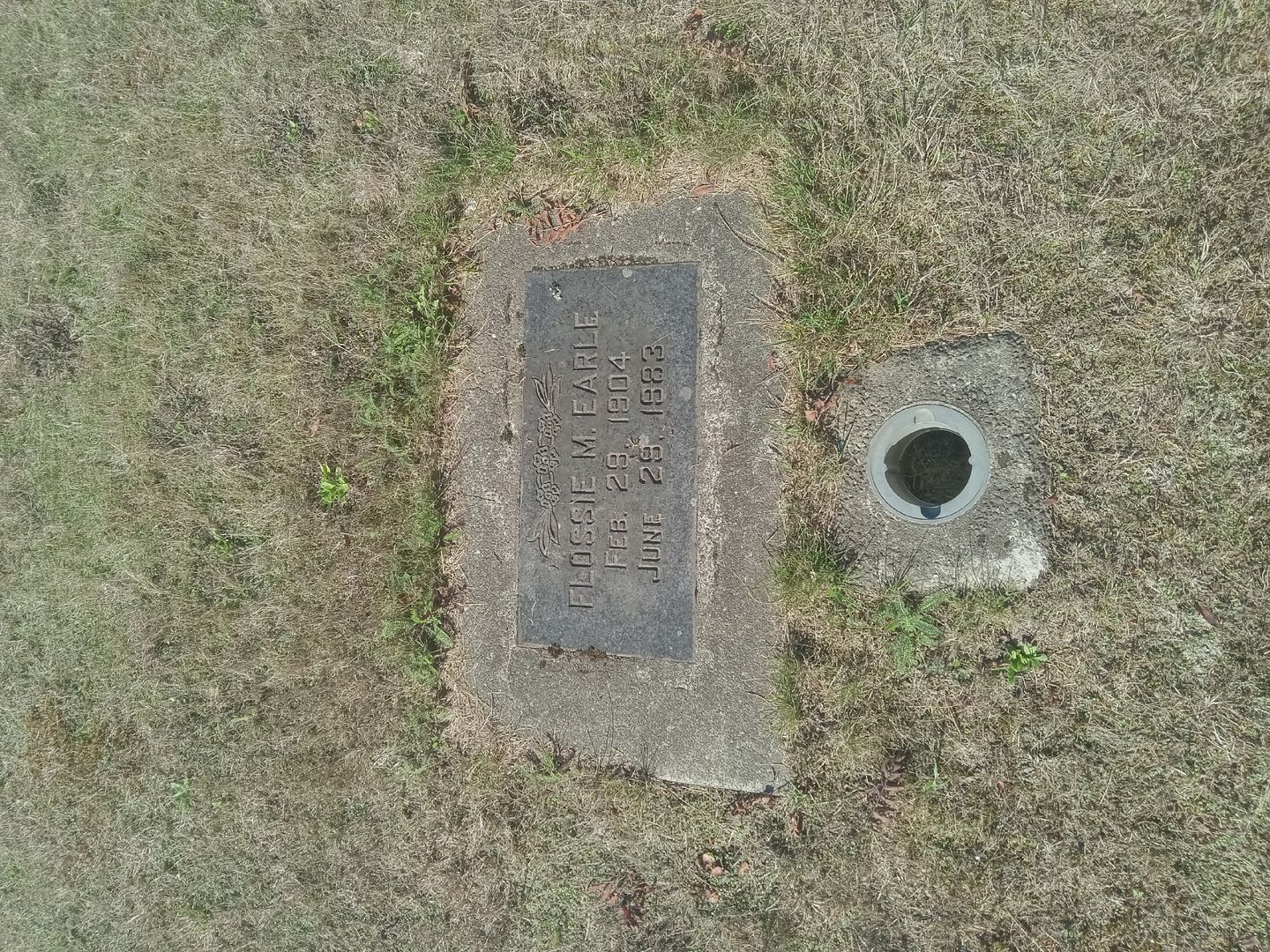 Flossie M. Earle's grave. Photo 1