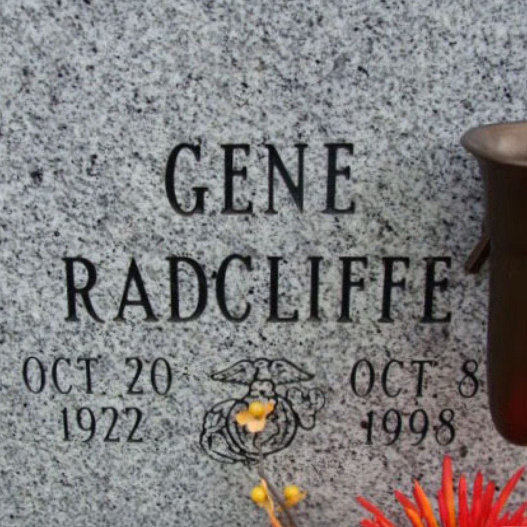Lyle Eugene "Gene" Radcliffe's grave